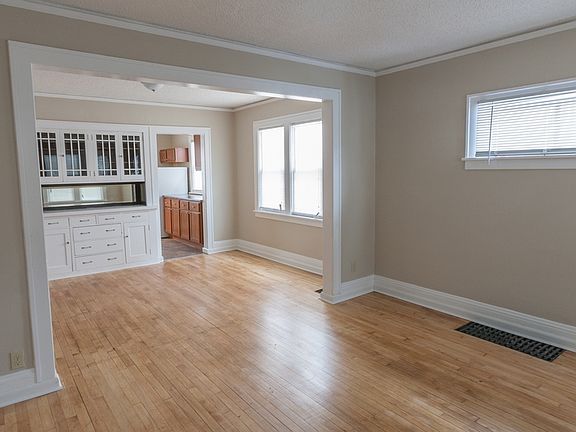 3rd image of 727 Edmund Ave
