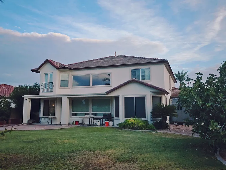 418 E Horseshoe Dr — Photo 3