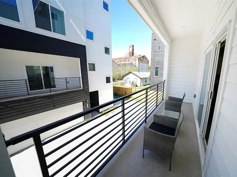 4607 Edmund St — Photo 10
