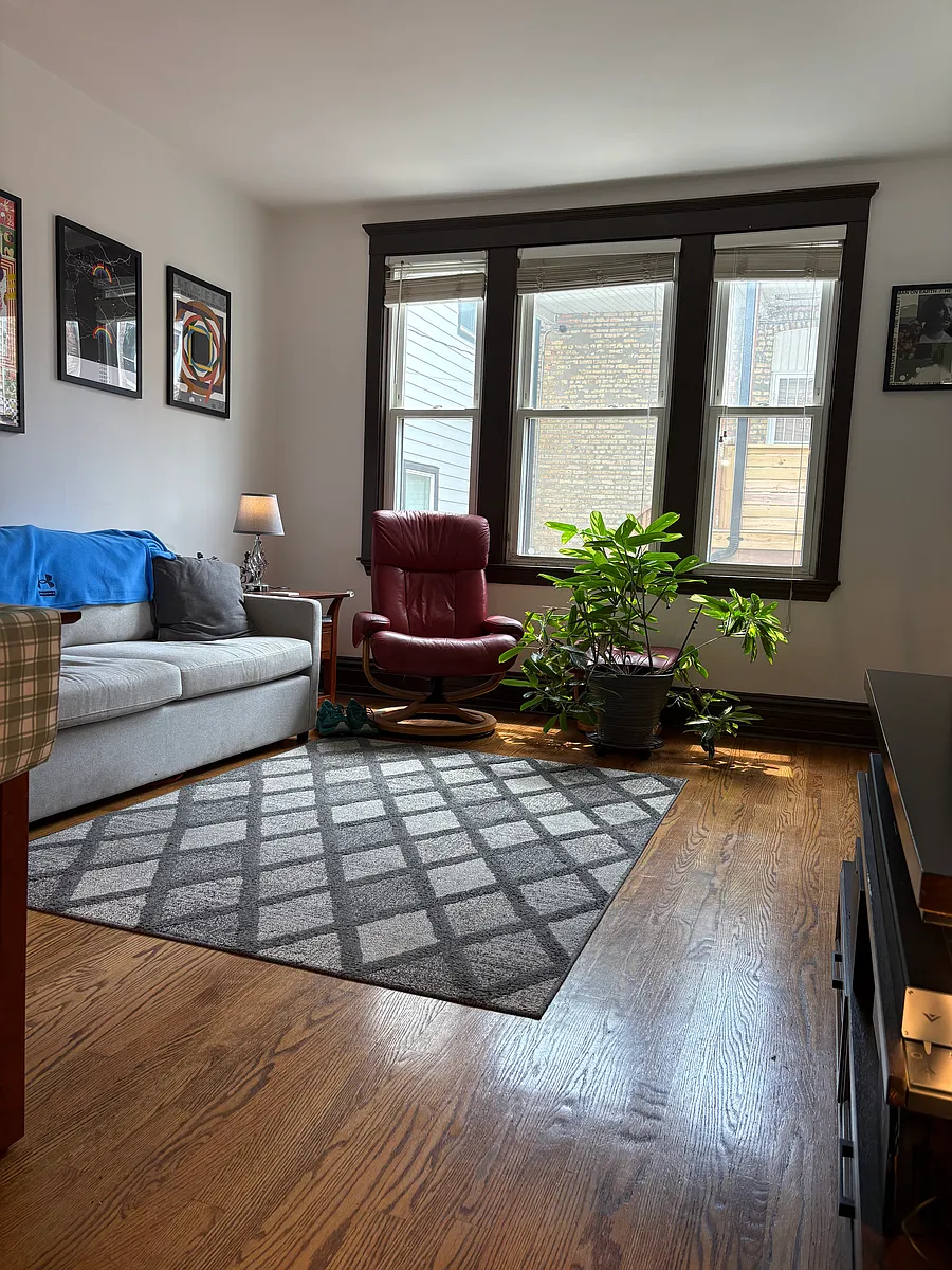 Building Photo - 2054 W Cuyler Ave #2F