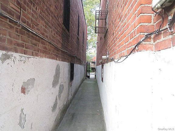 4th image of 306 E 48th Street