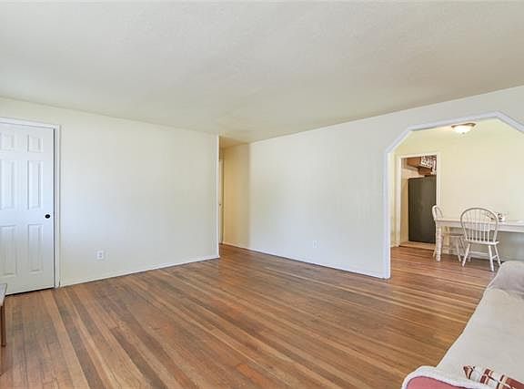 3rd image of 1229 W Felix St