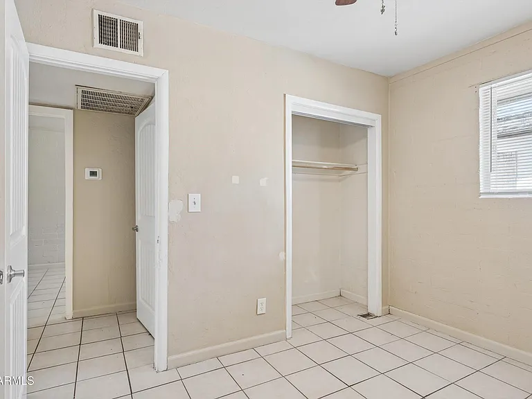 2133 W Adams St #2 — Photo 24