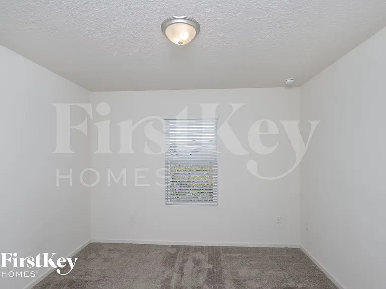 374 Sauders Rd SE — Photo 11