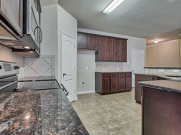 5th image of 1529 Castle Creek Dr