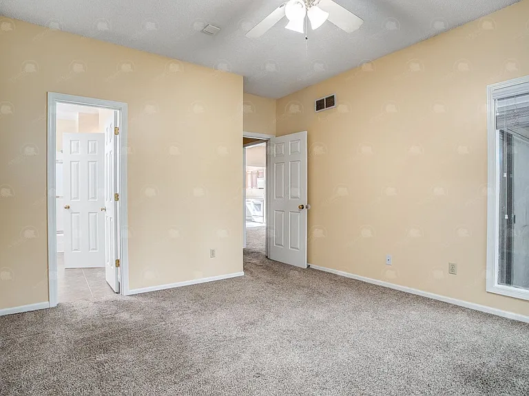 4800 Horton St — Photo 15