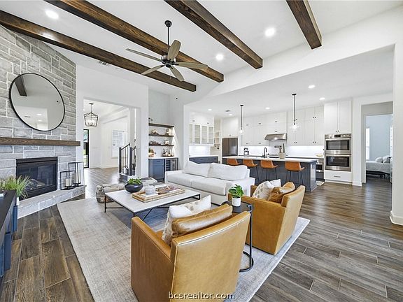 3rd image of 1704 Kerr Valley Ln