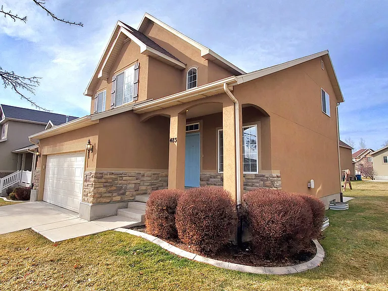 483 E Apple Blossom Ln — Photo 2