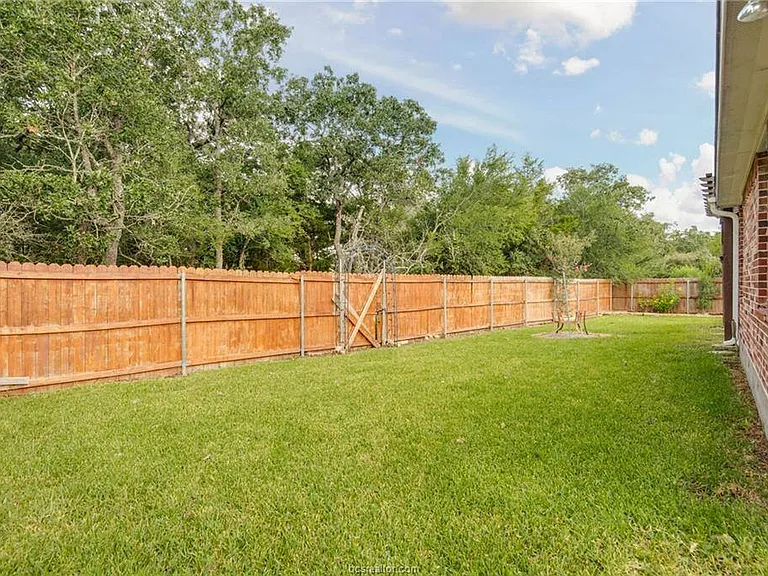 2481 Newark Cir — Photo 23