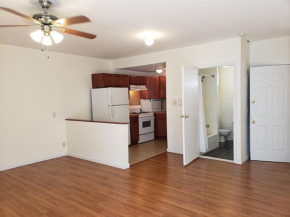 4th image of 206 Beach 102nd St