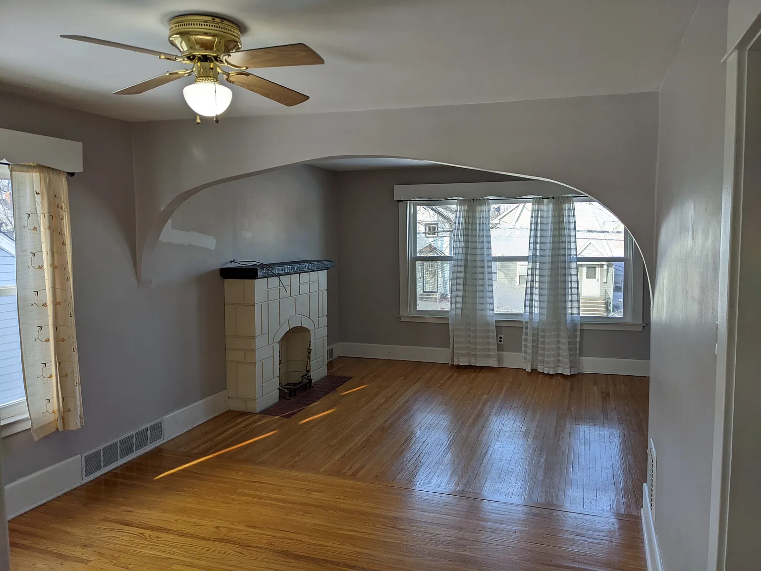 2 bed, 940 sqft, $1,300 — Photo 1