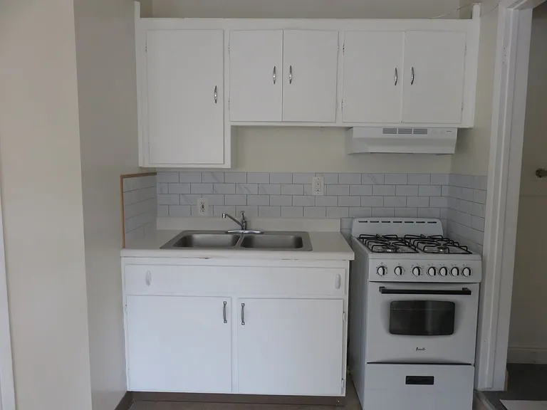 435 S H St — Photo 5