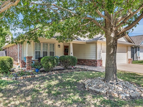 2nd image of 705 Heston Cir