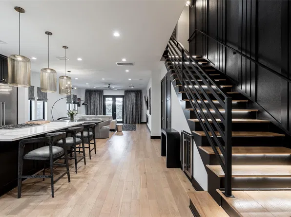 906 Knox St, Houston, TX 77007