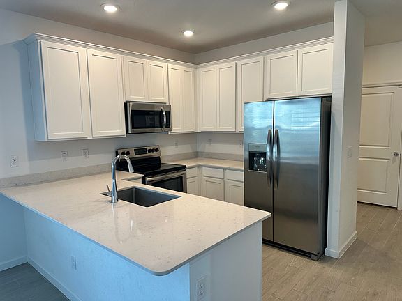 3rd image of 413 Rosemont Dr