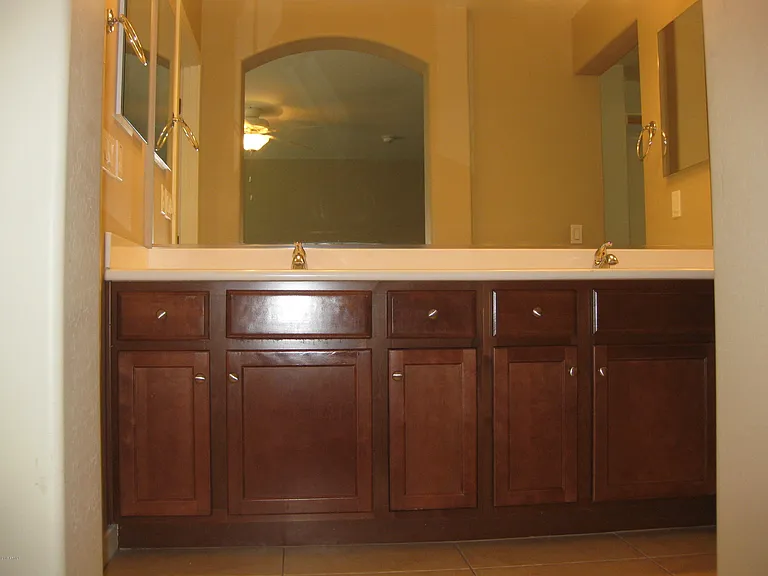 1115 E Cedar St — Photo 15