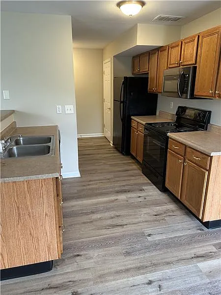 3 bed, 2.5 bath, 1500 sqft, $1,600 — Photo 4
