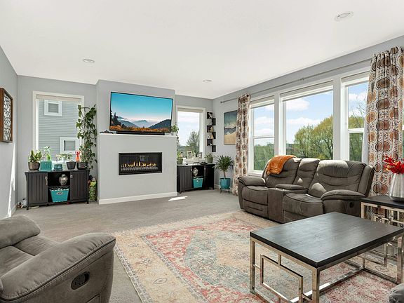 Spacious living with lot of lightings