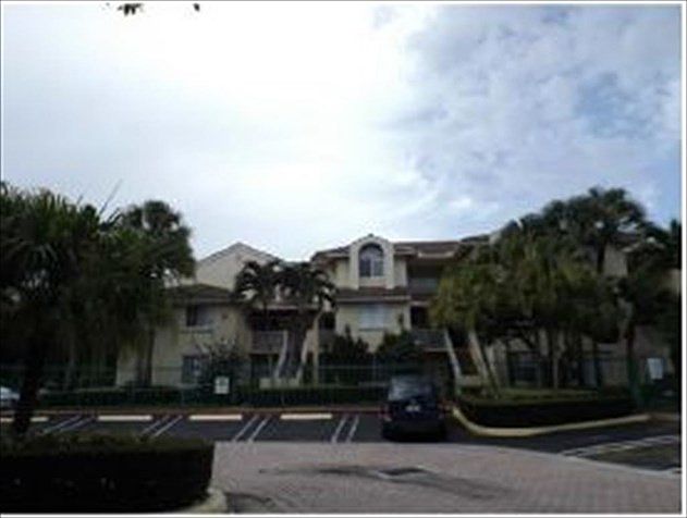 1st image of 15203 Glenmoor Dr