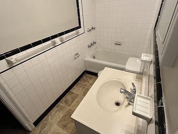 3rd image of 112 N Washington St #8