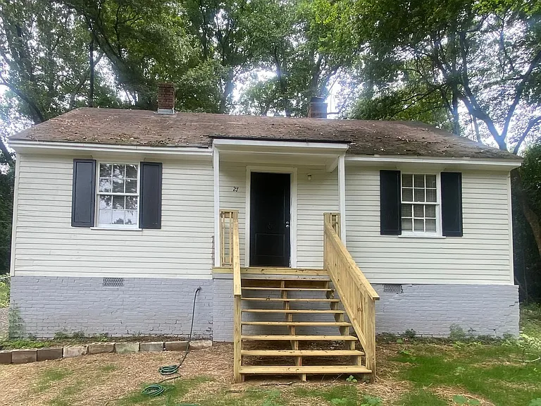 27 Stuart Dr — Photo 1