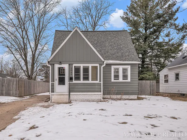 2045 Oakwood Ave NE, Grand Rapids, MI 49505