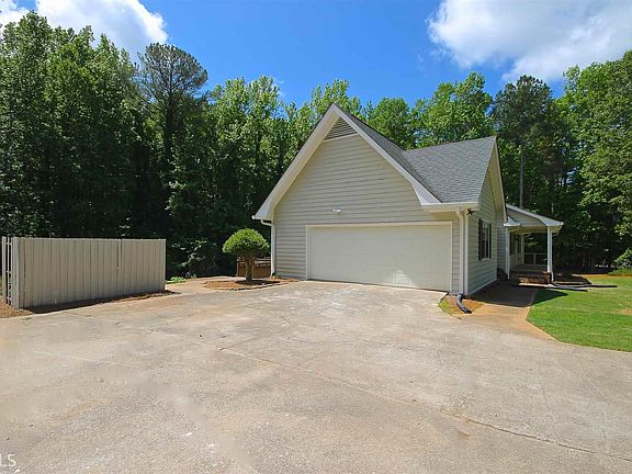 3rd image of 190 Kingswood Dr
