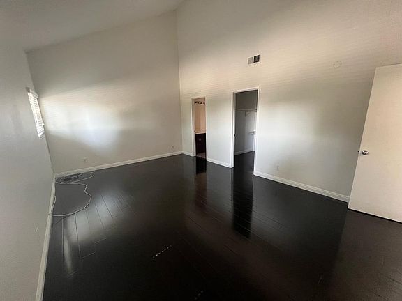 4th image of 210 E Walnut Ave Unit B