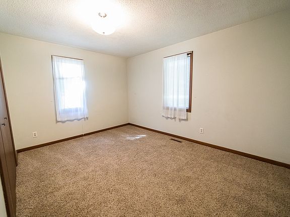 4th image of 18074A Grouse Ave
