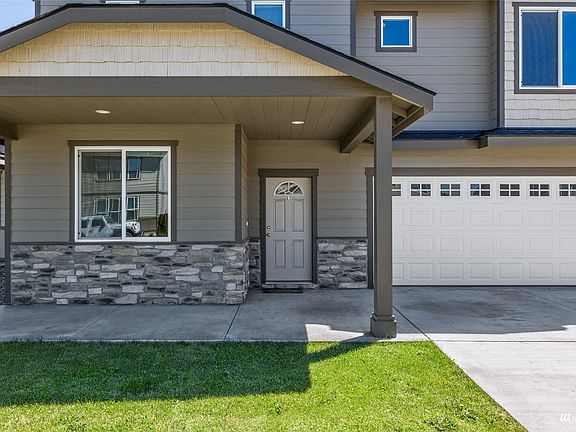 Nice large covered front porch. A nice place to get our of any weather (hot or cold) when entering into this beautiful home. >