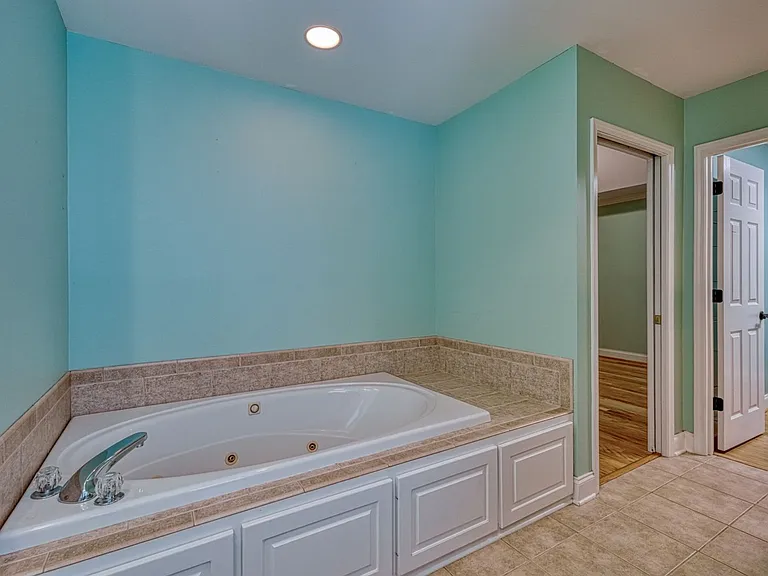 210 Rivermill Ct — Photo 22