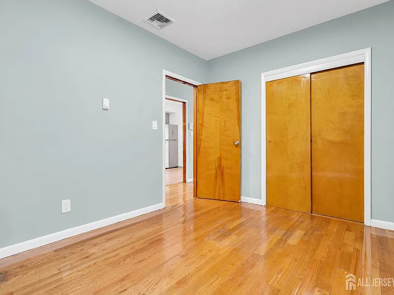 287 E Smith St — Photo 28