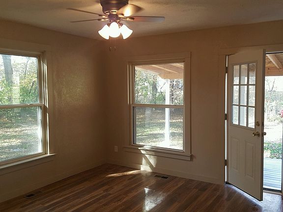 5th image of 541 W Belmont Ave