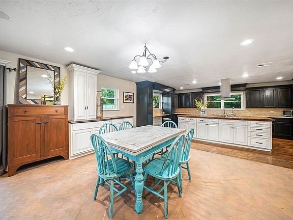 3rd image of 4636 NW Meadowbrook Dr