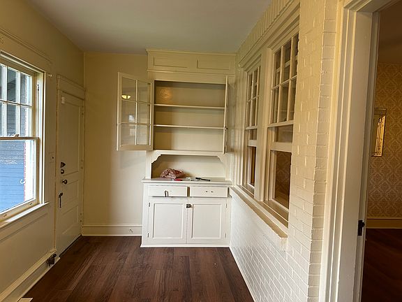 5th image of 135 E Lancaster Ave #2