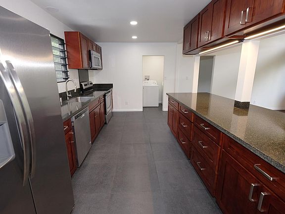 Newly Remodeled kitchen with stainless steel appliances!