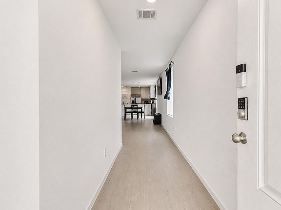 3rd image of 27450 Sweetwater Bay Dr