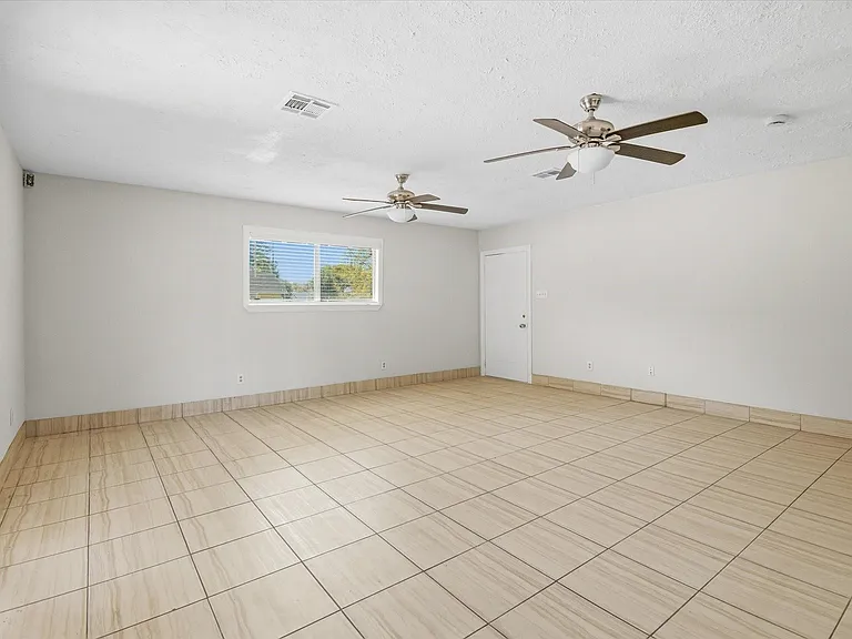 501 Ladd St — Photo 7