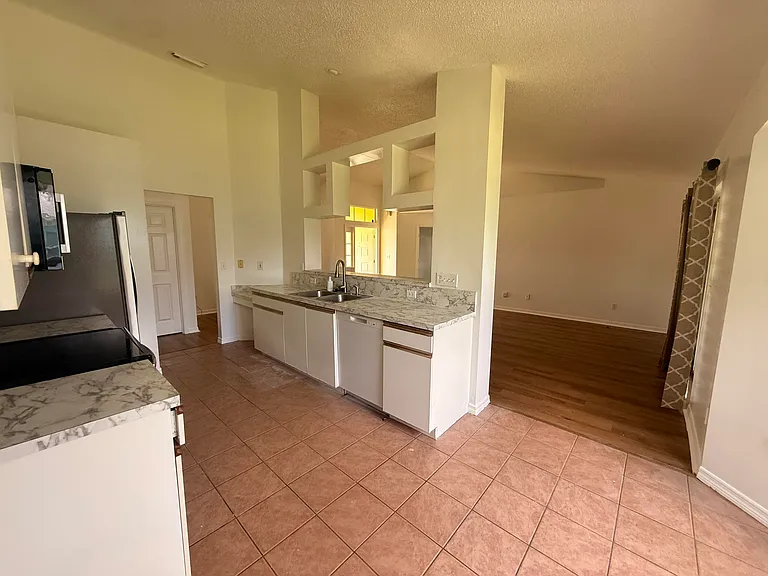 1765 SW Desert Ave — Photo 8