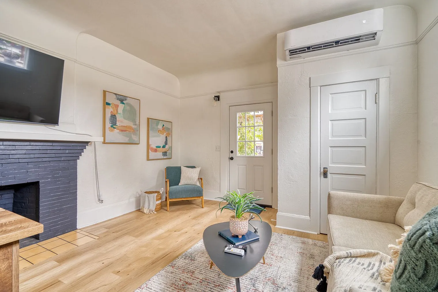 1 bed, 1.0 bath, 645 sqft, $3,379 — Photo 4