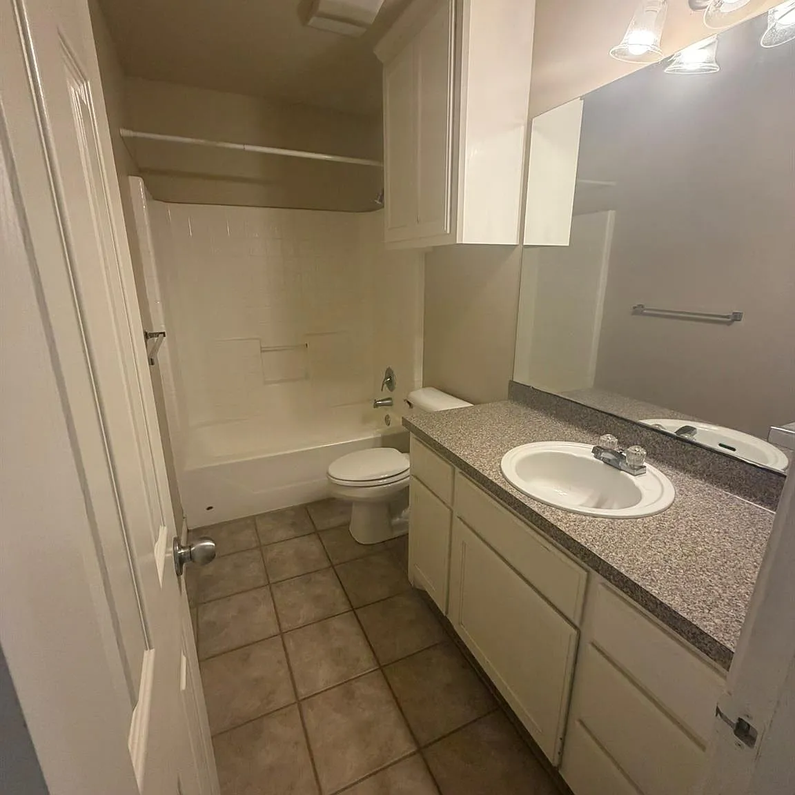 3 bed, 3.0 bath, 1322 sqft, $1,550 — Photo 3