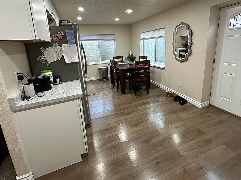 818 N Buffalo Dr — Photo 2