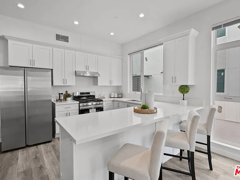 5114 Cahuenga Blvd #1 — Photo 10