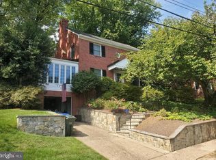 3712 25th St N, Arlington, VA 22207