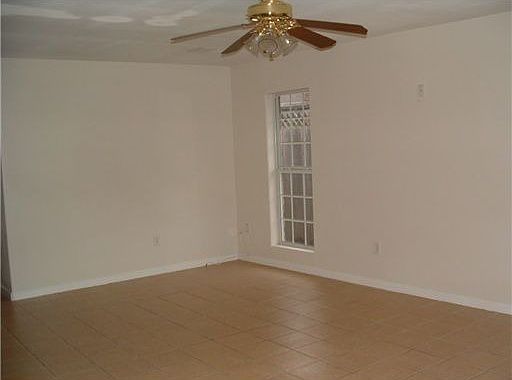 2nd image of 3124 Lakewood Dr