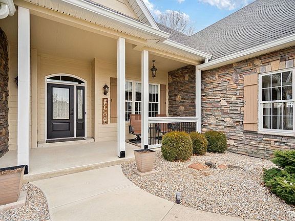 3rd image of 1731 Tall Oaks Dr