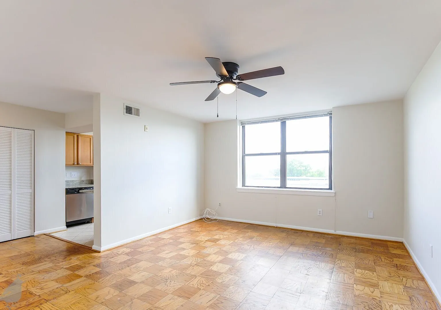 Perfect Petworth Pad with Parking! — Photo 3