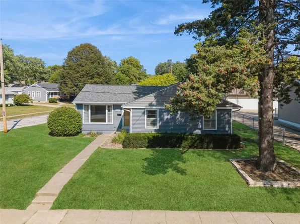 2009 Vine St, West Des Moines, IA 50265