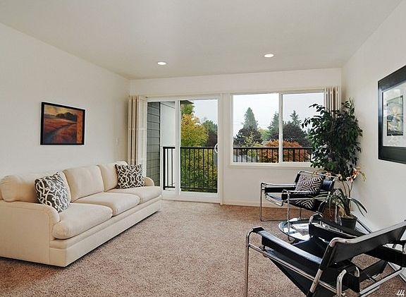 3rd image of 11556 Greenwood Ave N APT 304