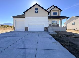 2405 W 3200 N, Farr West, UT 84404